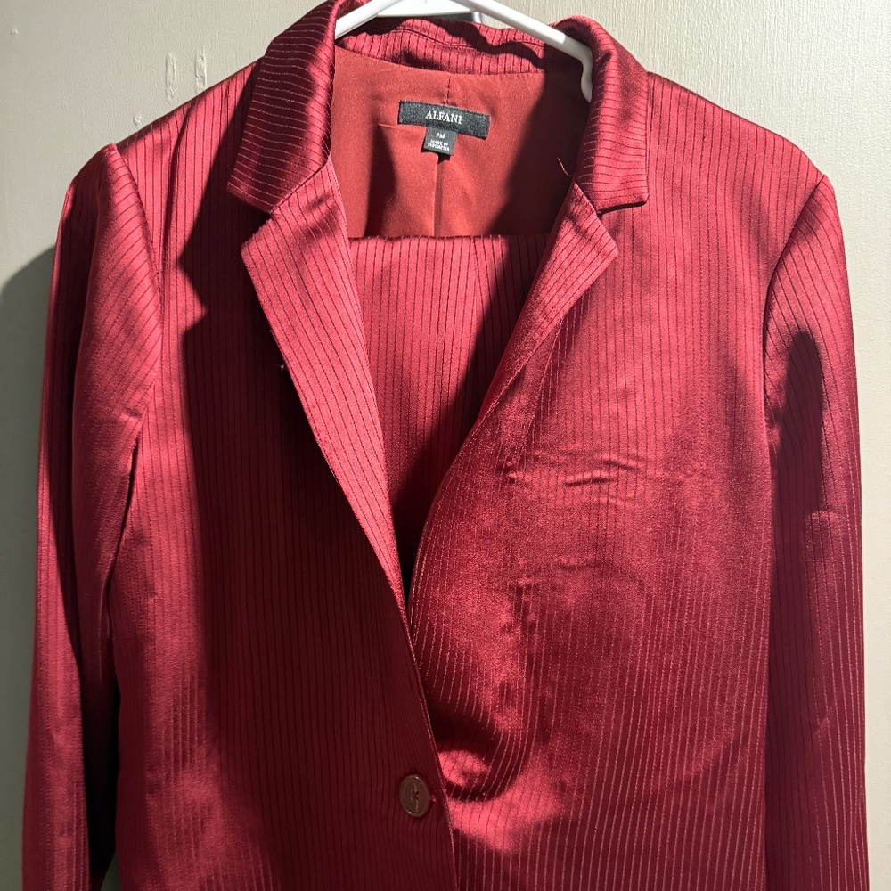Womens 2 Pc Pant Suit